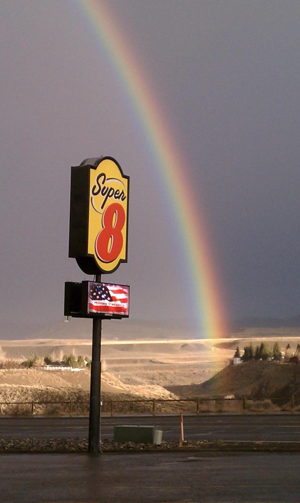 Hotel Super 8 By Wyndham Cody Exterior foto