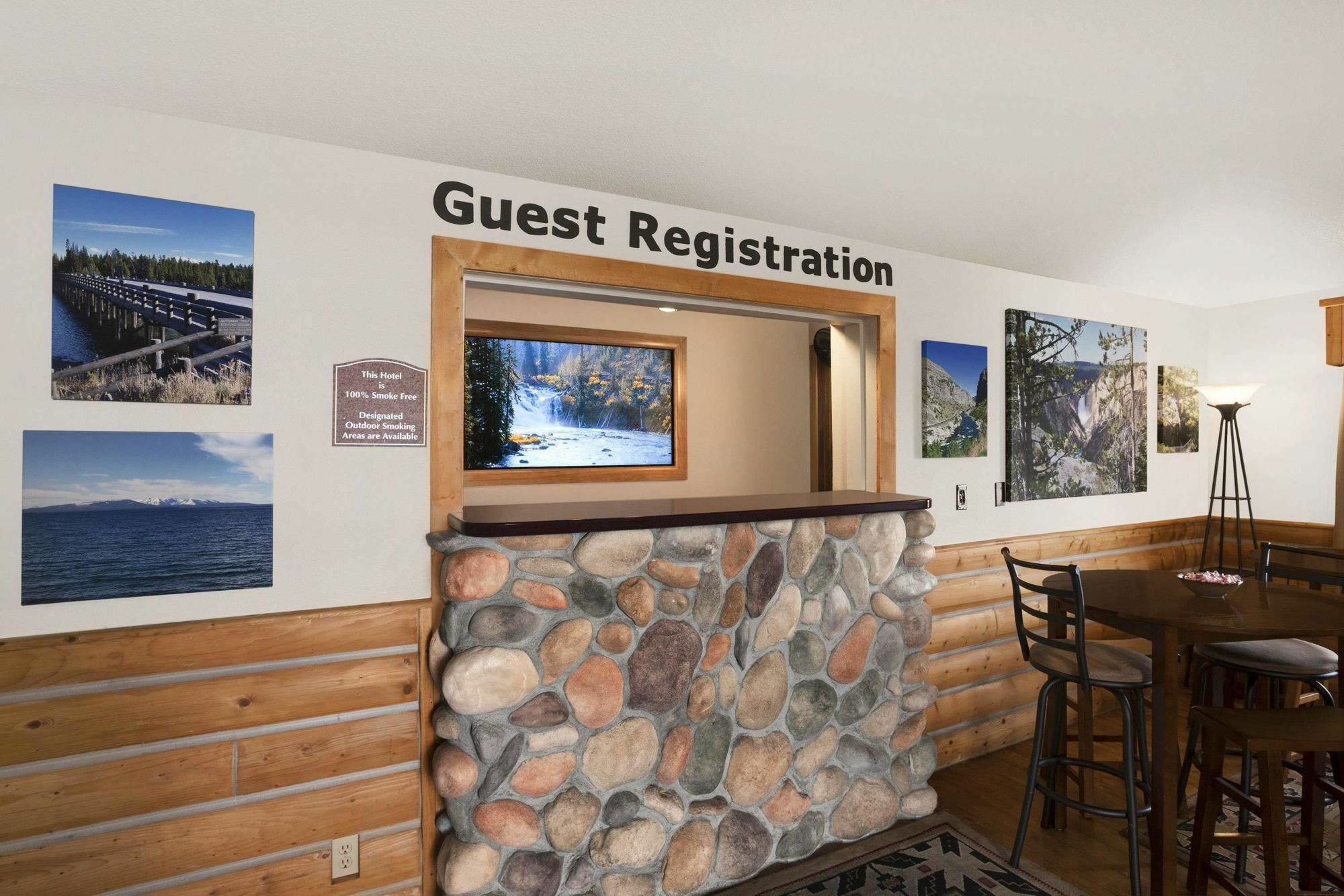 Hotel Super 8 By Wyndham Cody Exterior foto